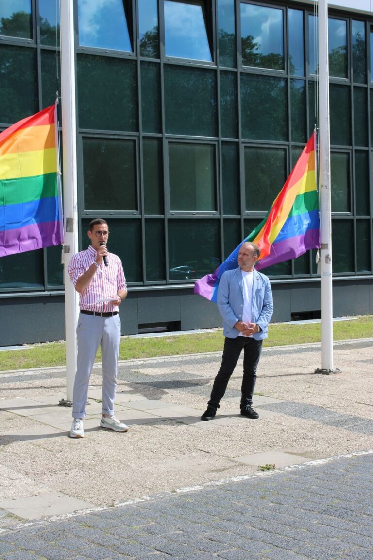 Regenbogenflaggen: Mehr als ein Stück Stoff