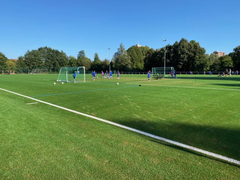 Fußballplatz umweltfreundlich saniert